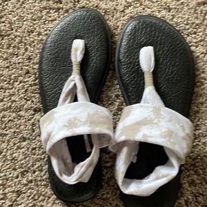 Sanuk, summer sandal. Size 8